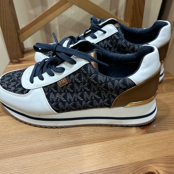 Michael kors shoes - Picture 3 of 3